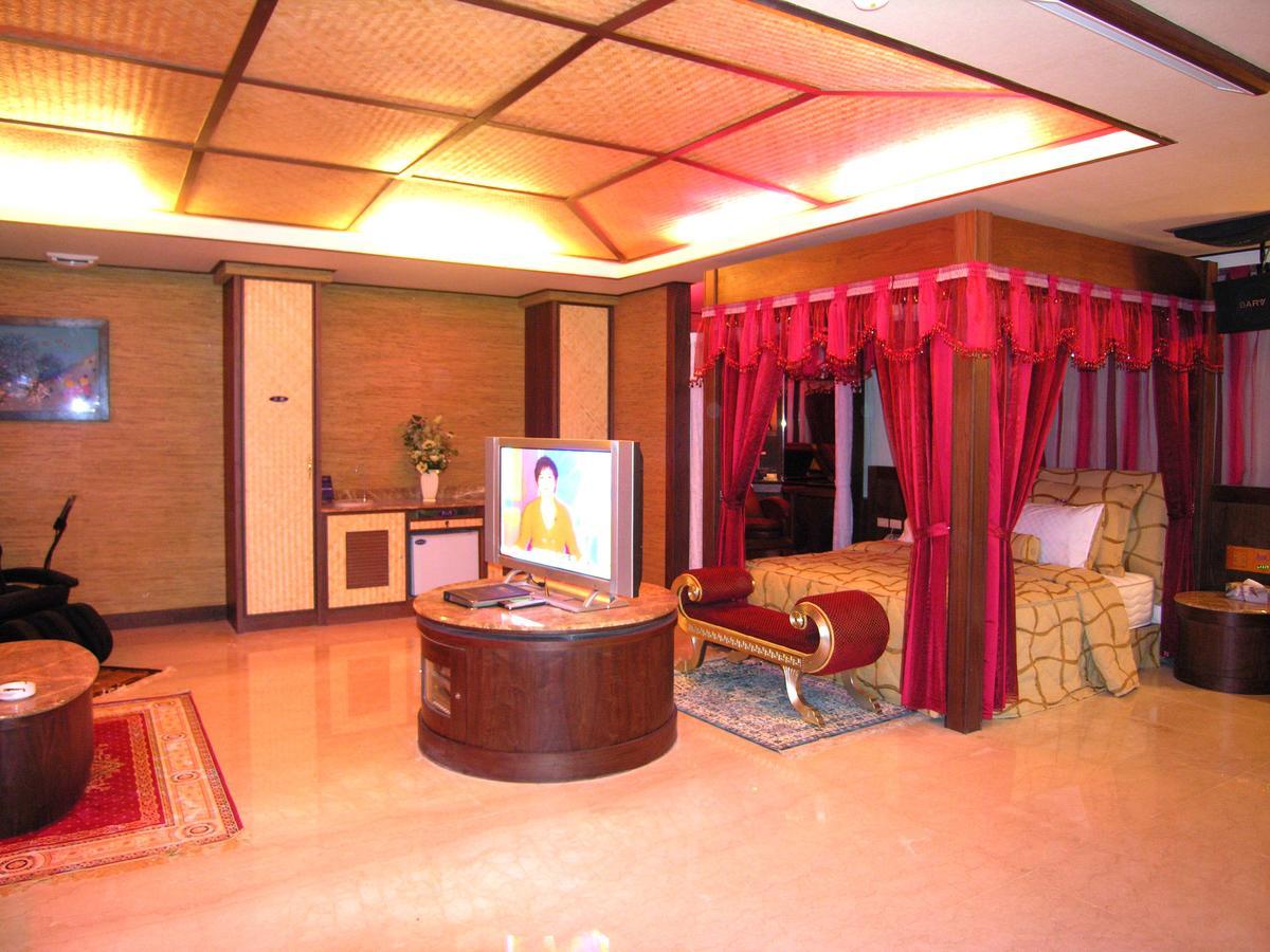 Daniel Spa Motel Pingzhen ภายนอก รูปภาพ