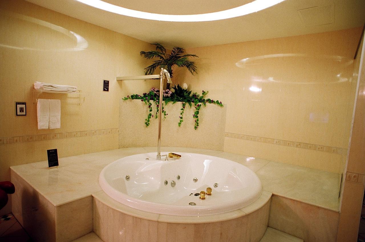Daniel Spa Motel Pingzhen ภายนอก รูปภาพ